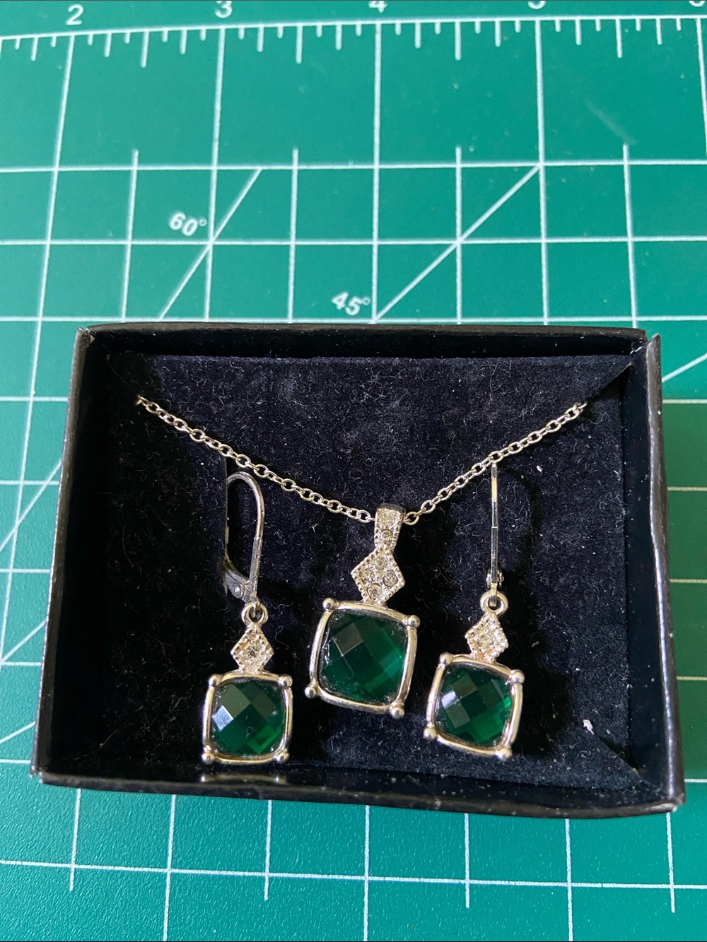 Green Cushion-Cut Stone Pendant & Earrings Set - Women Jewelry